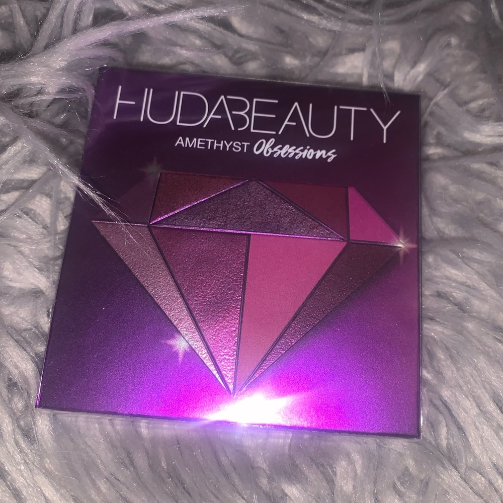 HUDA beauty palette in amethyst